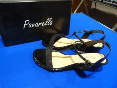 *Pavarella Size: 6 Black Shoes