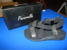 *Pavarella Size: 6 Black Shoes