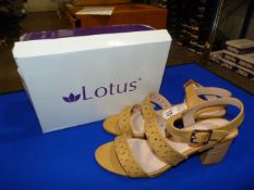 *Lotus Size: 6 Yellow Shoes