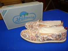 *Vulcarini Size: 38 White Shoes