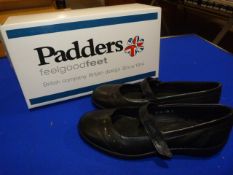 *Padders Size: 4 Black Shoes