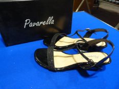 *Pavarella Size: 4 Black Shoes