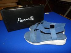 *Pavarella Size: 4 Navy Shoes