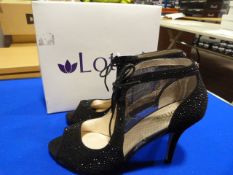 *Lotus Size: 7 Black Shoes