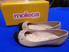 *Moleca Size: 37 Beige & Black Shoes