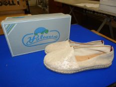 *Vulcarini Size: 37 Beige Shoes
