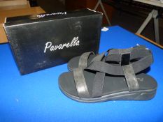 *Pavarella Size: 4 Black Shoes
