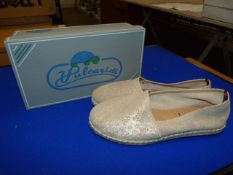 *Vulcarini Size: 39 Beige Shoes
