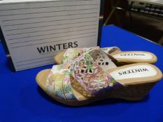 *Winters Size: 8 Multi White Shoes