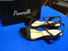 *Pavarella Size: 4 Black Shoes