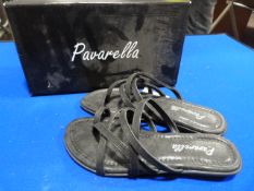 *Pavarella Size: 6 Black Shoes