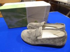 *Celiaruiz Size: 41 Grey Shoes