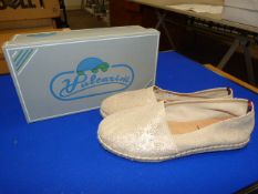 *Vulcarini Size: 38 Beige Shoes