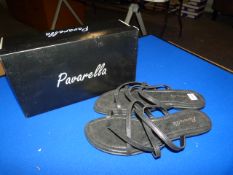 *Pavarella Size: 4 Black Shoes
