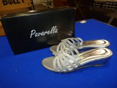 *Pavarella Size: 7 Silver Shoes