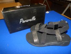 *Pavarella Size: 7 Black Shoes