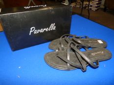 *Pavarella Size: 4 Black Shoes