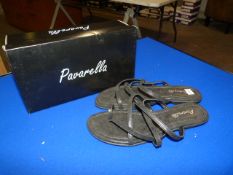 *Pavarella Size: 4 Black Shoes