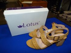 *Lotus Size: 7 Yellow Shoes