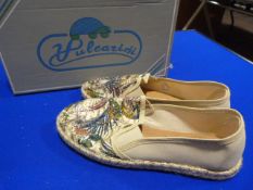 *Vulcarini Size: 36 Beige Shoes