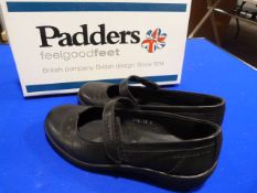 *Padders Size: 3 Black Shoes