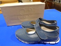 *Fleet & Foster Size: 3 Navy Shoes