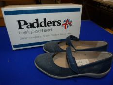 *Padders Size: 3 Navy Shoes