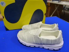 *Sprox Size: 36 White Shoes