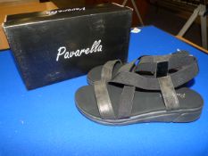 *Pavarella Size: 5 Black Shoes