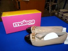 *Moleca Size: 7 Beige/Black Shoes