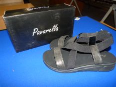 *Pavarella Size: 6 Black Shoes