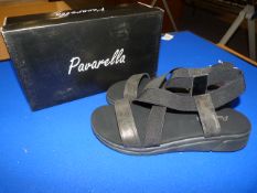 *Pavarella Size: 5 Black Shoes