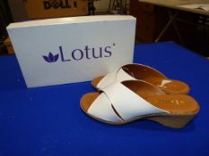 *Lotus Size: 6 White Patterned Shoes