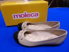 *Moleca Size: 39 Beige & Black Shoes