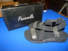 *Pavarella Size: 7 Black Shoes