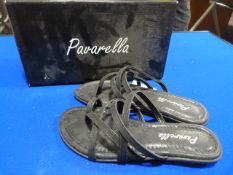 *Pavarella Size: 6 Black Shoes