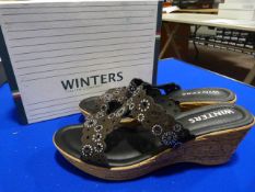 *Winters Size: 8 Black Shoes