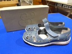 *Fleet & Foster Size: 4 Blue Shoes