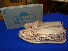 *Vulcarini Size: 38 White Shoes