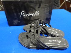 *Pavarella Size: 5 Black Shoes
