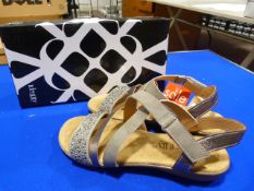 *Identity Size: 40 Pewter Shoes