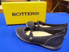 *Botter Size: 3 Navy Shoes