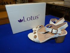 *Lotus Size: 5 White Shoes