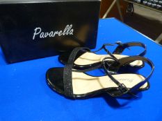 *Pavarella Size: 6 Black Shoes