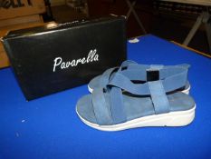 *Pavarella Size: 7 Navy Shoes
