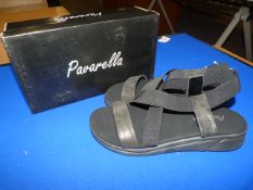 *Pavarella Size: 6 Black Shoes