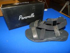 *Pavarella Size: 5 Black Shoes
