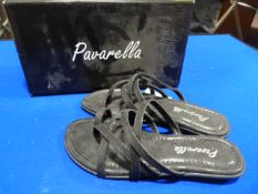*Pavarella Size: 6 Black Shoes
