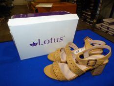 *Lotus Size: 6 Yellow Shoes