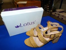 *Lotus Size: 5 Yellow Shoes